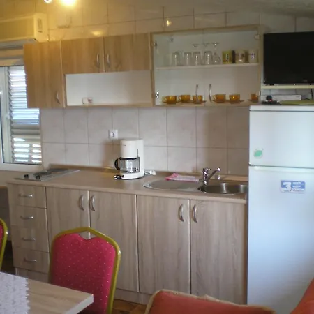 Pansion Adria Haus 3* Posedarje