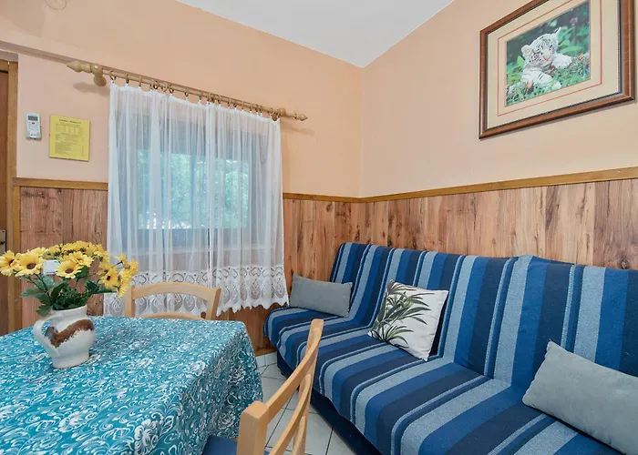 Pansion Adria Haus 3* 포세다르예