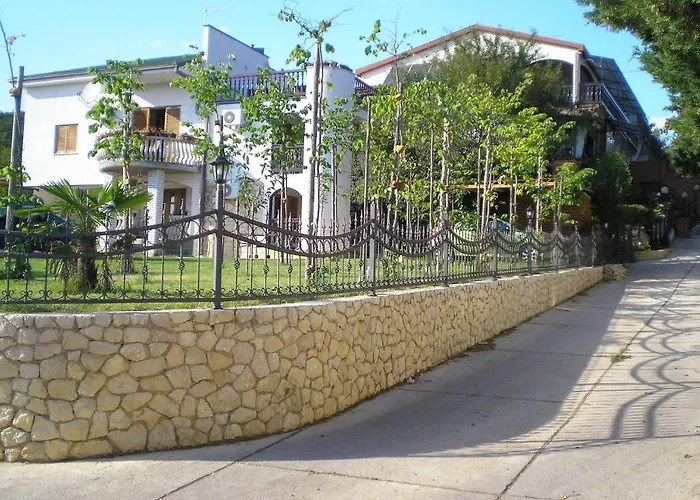 Pansion Adria Haus בית הארחה 3*